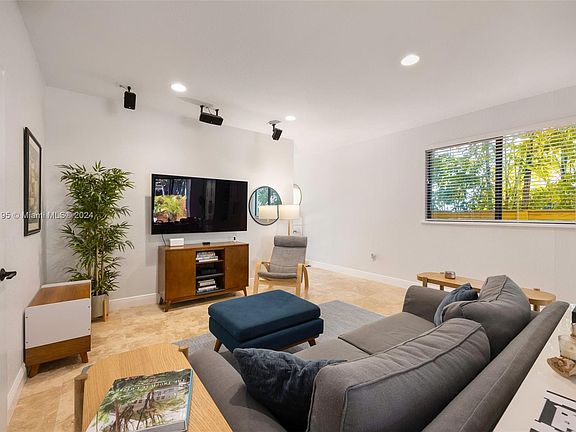 5th image of 3225 Gifford Ln #3225
