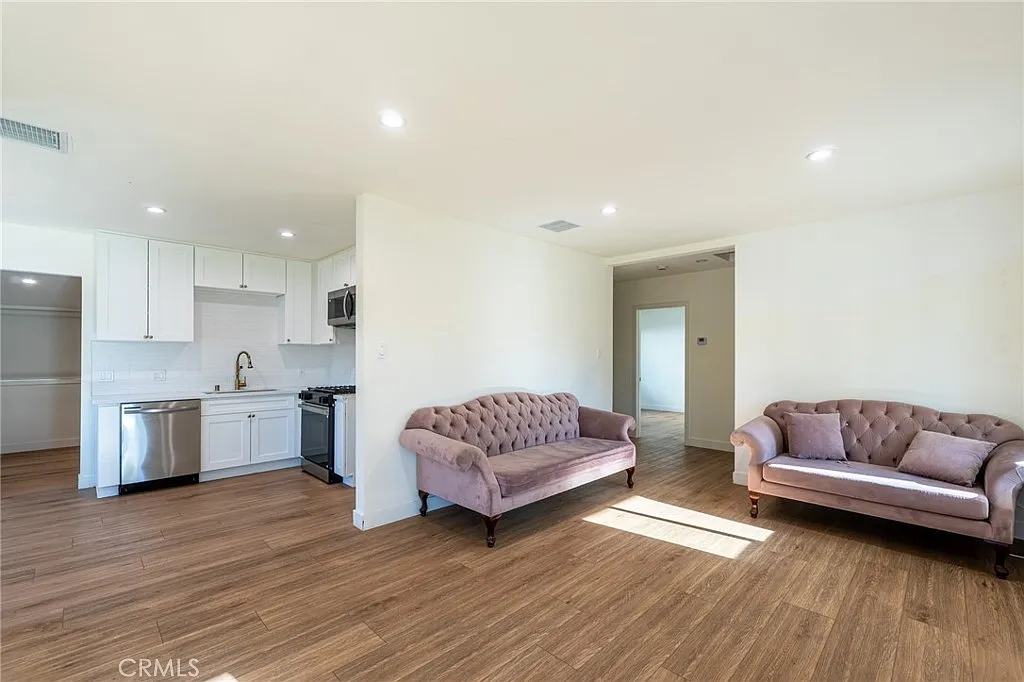 2 bed, 1119 sqft, $2,950 — Photo 3
