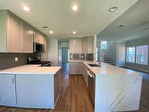 5th image of 14634 Saint Cloud Dr