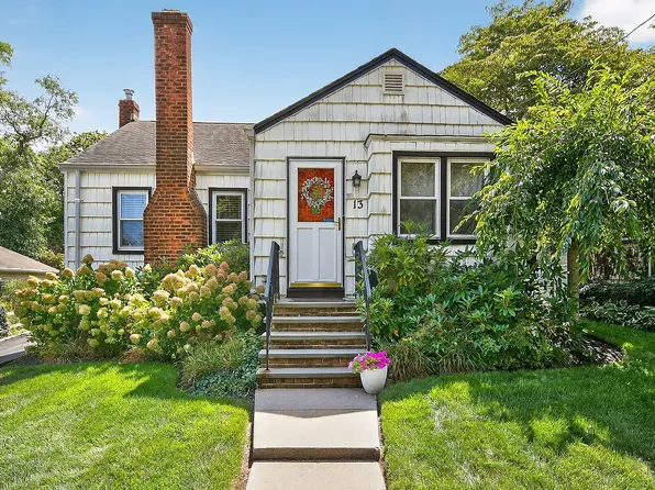 13 Prospect St, Glen Head, NY 11545