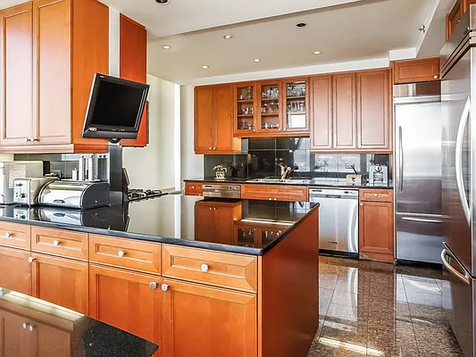 Sold by Sotheby's International Realty | media 32