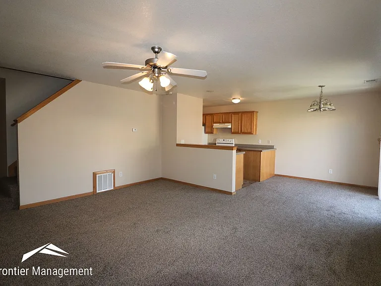 908-910 Jackalope Ct — Photo 2
