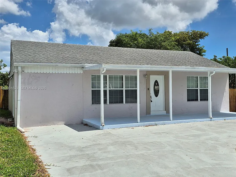 5653 Coconut Rd — Photo 2