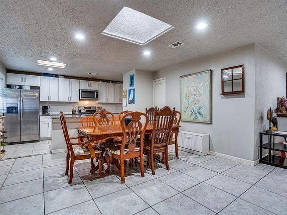 4th image of 414 Echo Dr