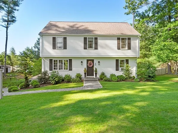 30 Tobey Garden St, Duxbury, MA 02332