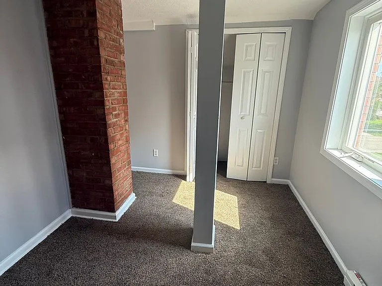 21230 Tracy Ave — Photo 10