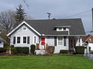 1013 Englewood Rd, Cleveland Heights, OH 44121