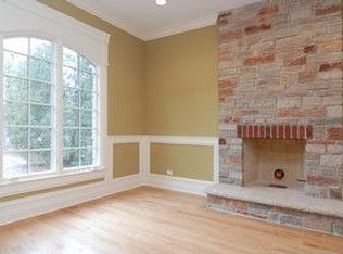 14 Half Day Rd, Lincolnshire, IL 60069