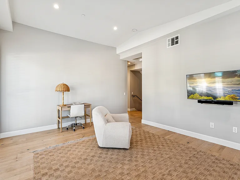 1010 S El Camino Real — Photo 27