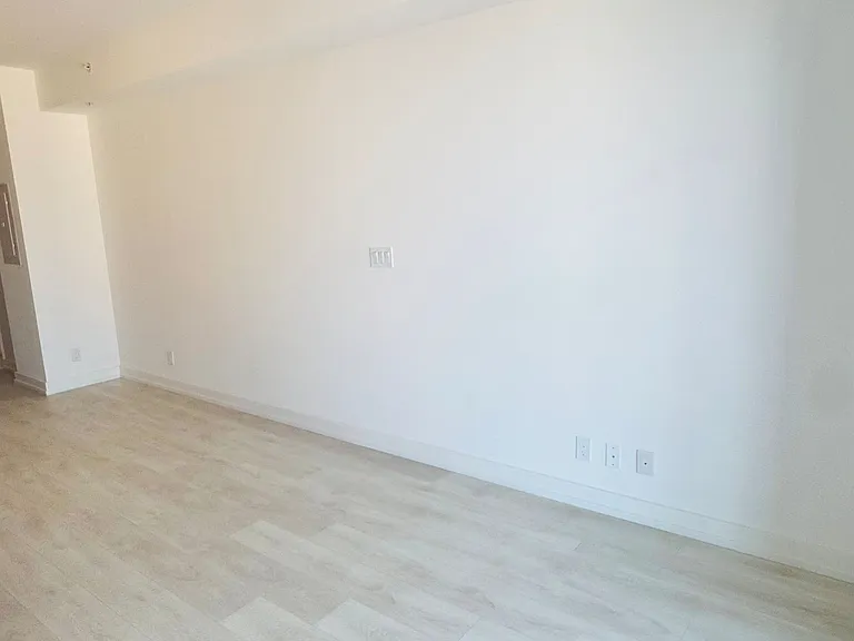 75 James St S #1308 — Photo 11