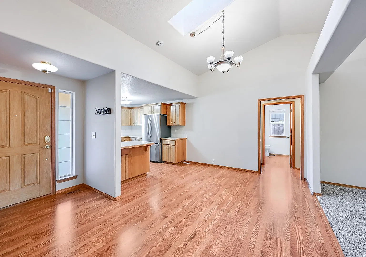 Charming 3 bed, 2 bath single-level ranch with central A/C in Oregon City! — Photo 4