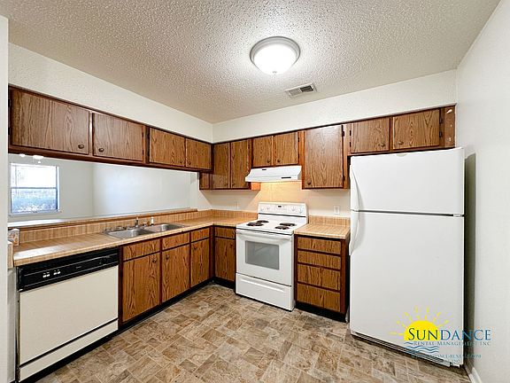4th image of 696 Tyner St Unit 3