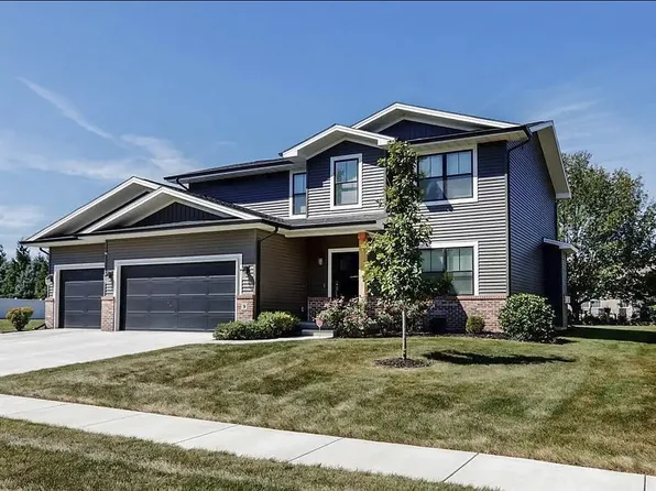 11 Brookstone Cir, Bloomington, IL 61704