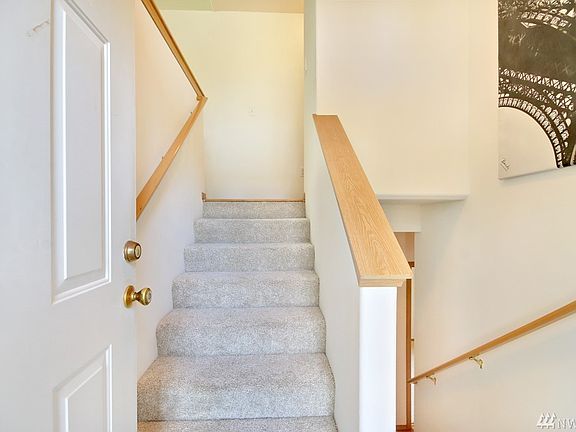 4th image of 22218 Cedarview Dr E