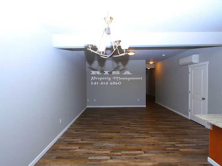 4185 Lancaster Dr NE — Photo 5