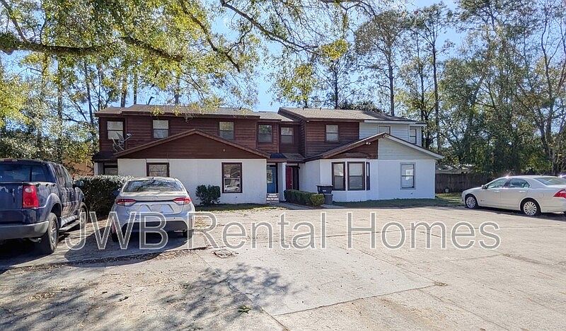 1st image of 4553 Melissa Ct W