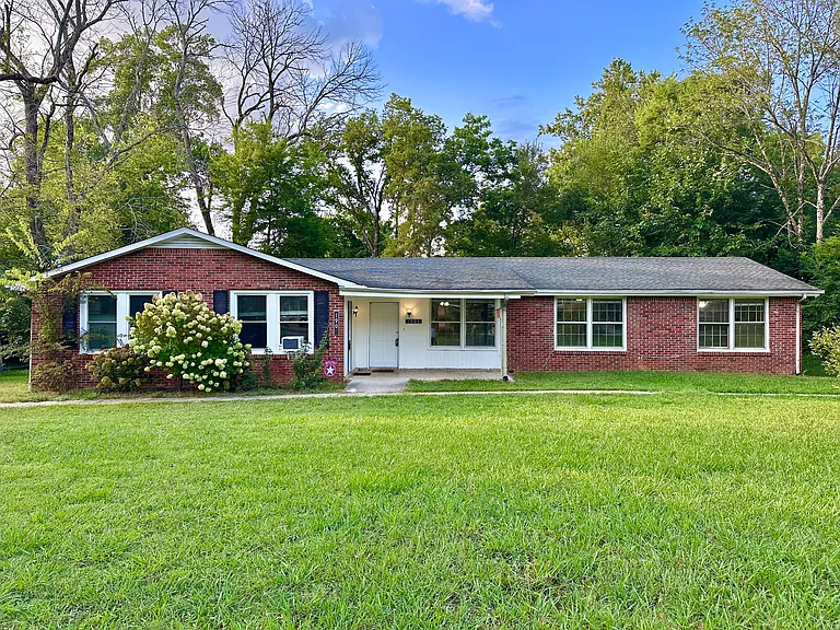 1905 Fern Dr — Photo 1