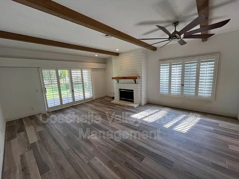 289 Vista Royale Cir W — Photo 32