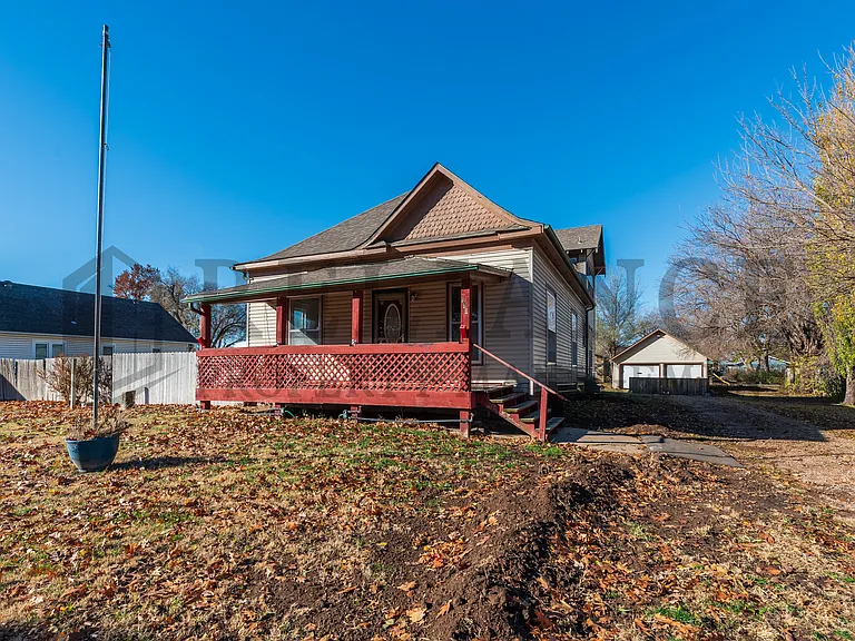 215 N King St — Photo 2