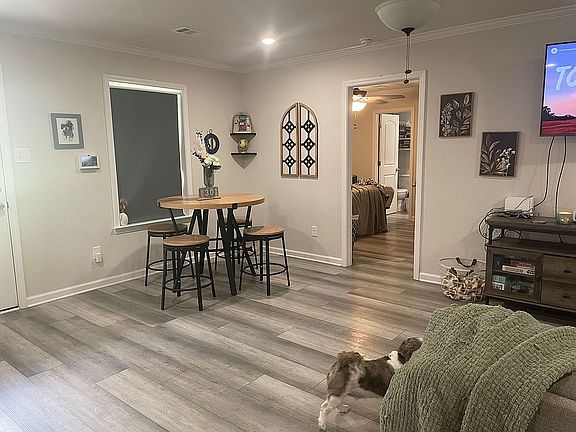 4th image of 505 E Mississippi Dr