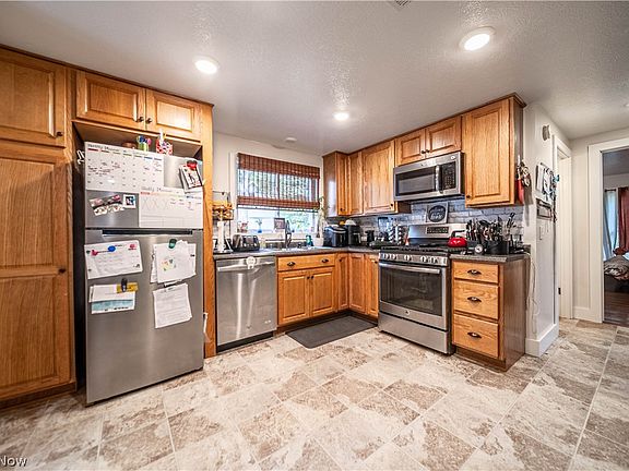 3rd image of 75601 8th Street Rd