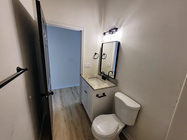 828 Campbell St — Photo 30
