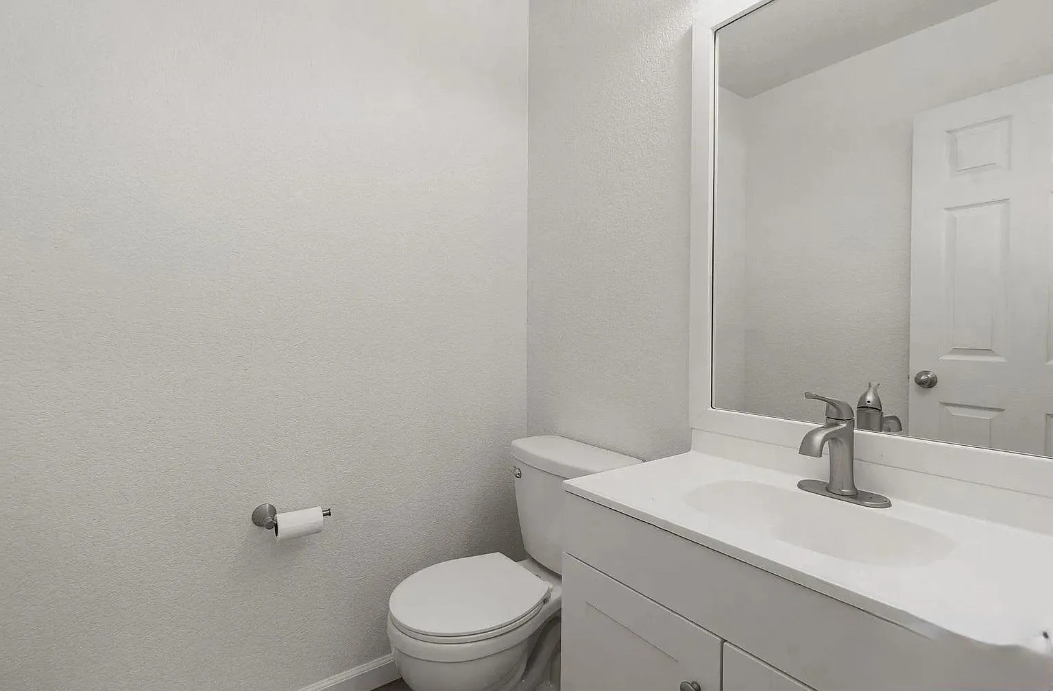 3 bed, 2.5 bath, 2220 sqft, $2,850 — Photo 4