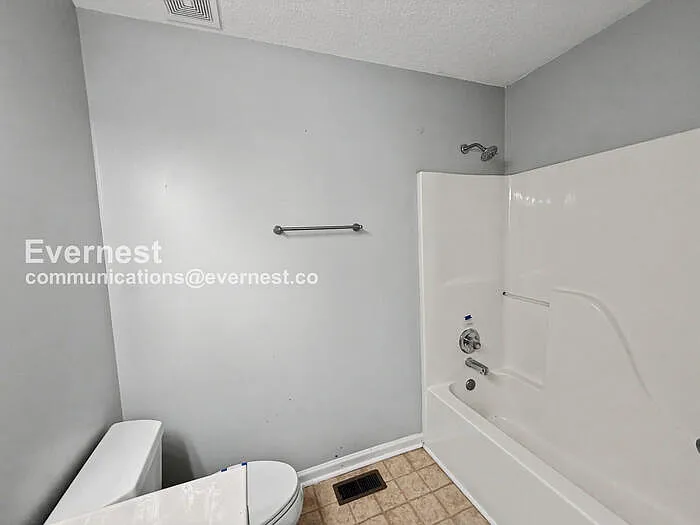 1104 Oak Creek Trl — Photo 16