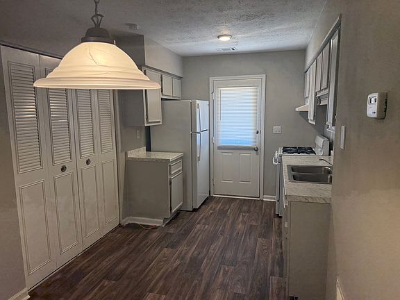 Another view of the beautifully remodeled kitchen.