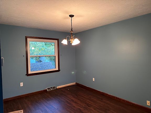 2nd image of 2123 Oneida Ave
