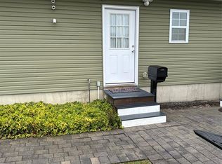5 Macintosh Ln, Selden, NY 11784