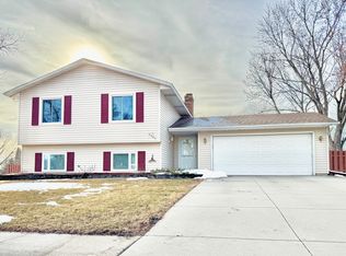 7701 Countryside Dr, Bloomington, MN 55438