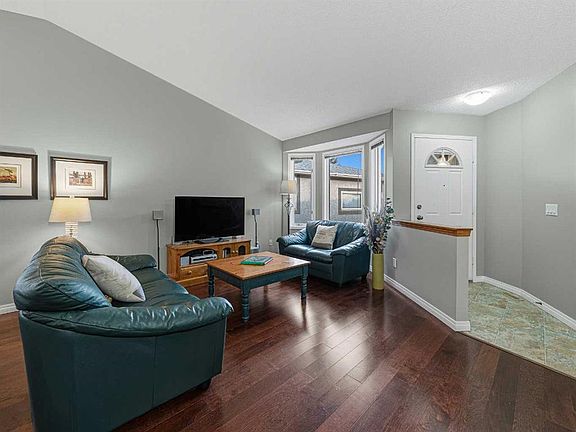 4th image of 301 SE Arbour Cliff Close NW