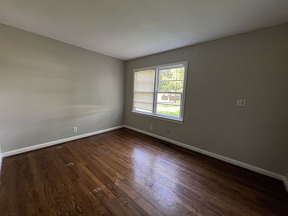 5th image of 603 Camp Ct