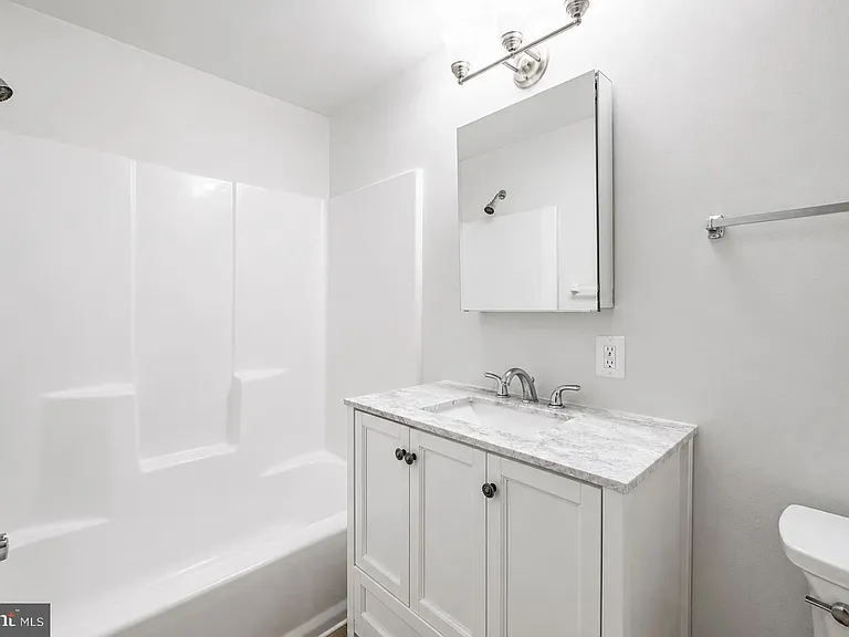 14435 Pebble Hill Ln S — Photo 30
