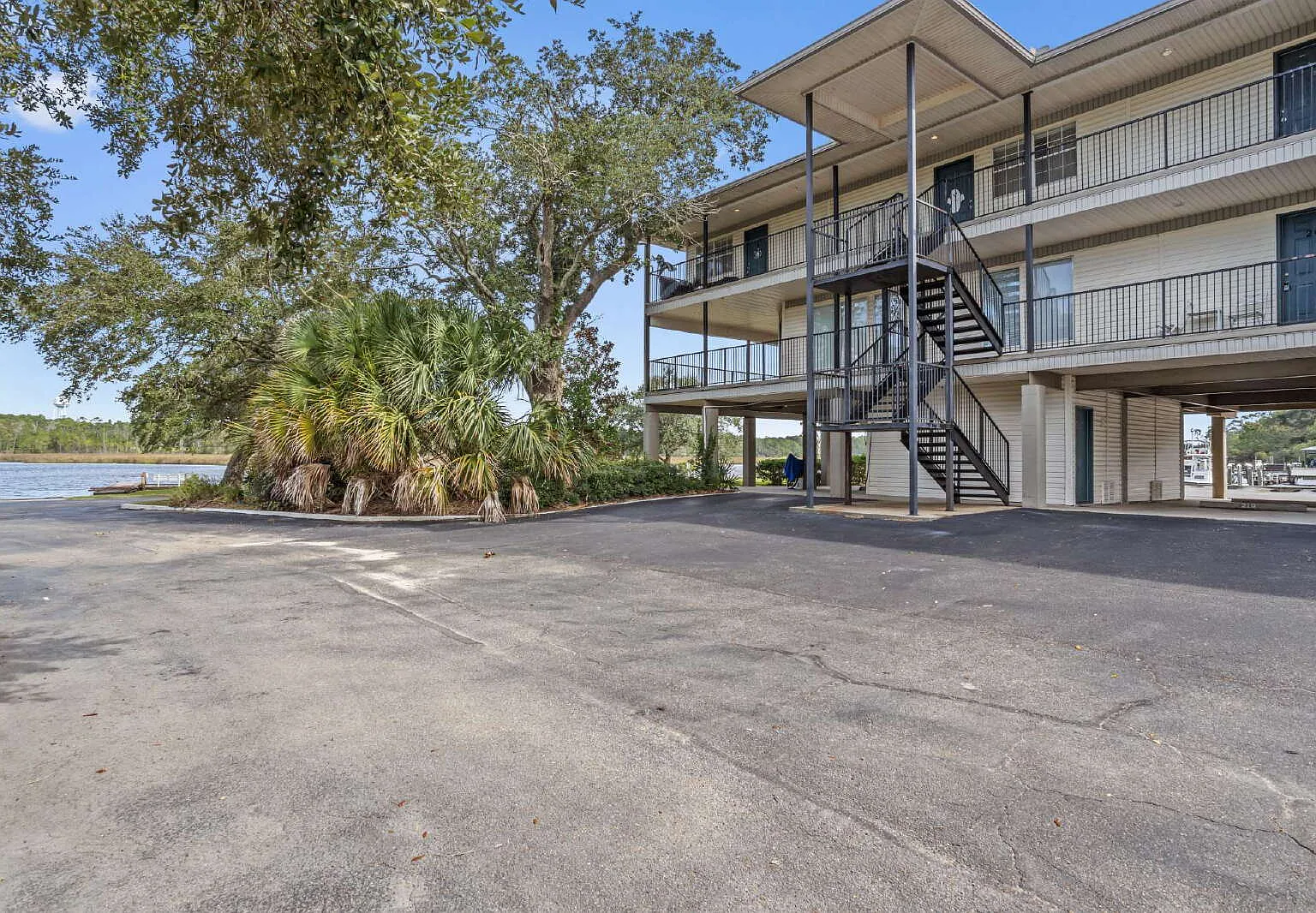 1 bed, 1.0 bath, 756 sqft, $1,500 — Photo 1