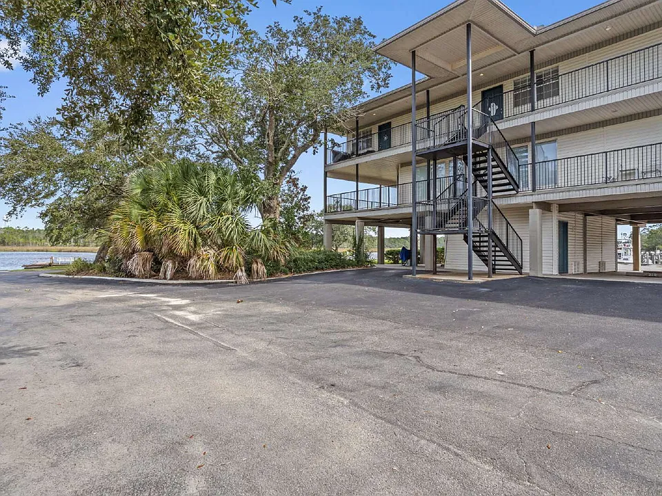 3230 Cumberland Rd #208