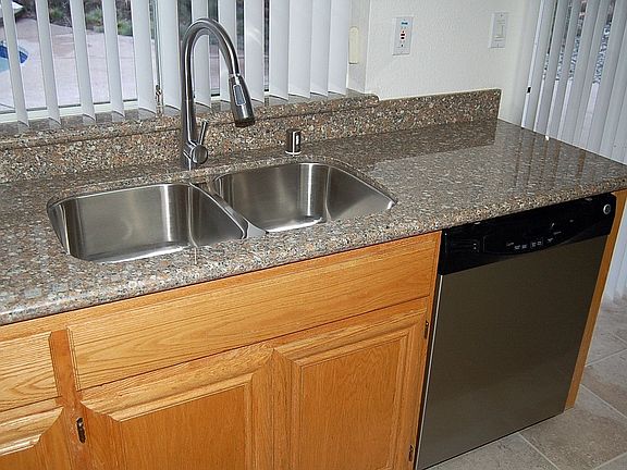 4th image of 219 Berkshire Ct
