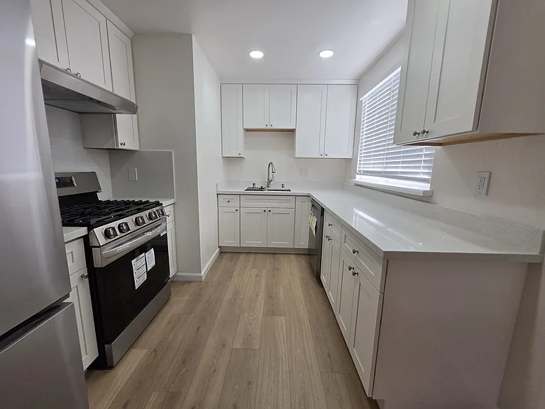 1086 Mersey Ave — Photo 10
