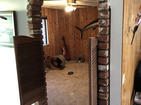 4th image of 9794 Encina Ave