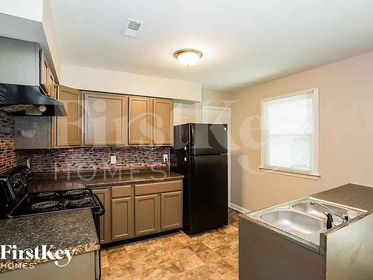 4438 Windsor Rd — Photo 4