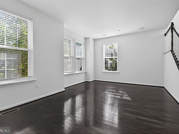 5th image of 1725 Fernwood Dr