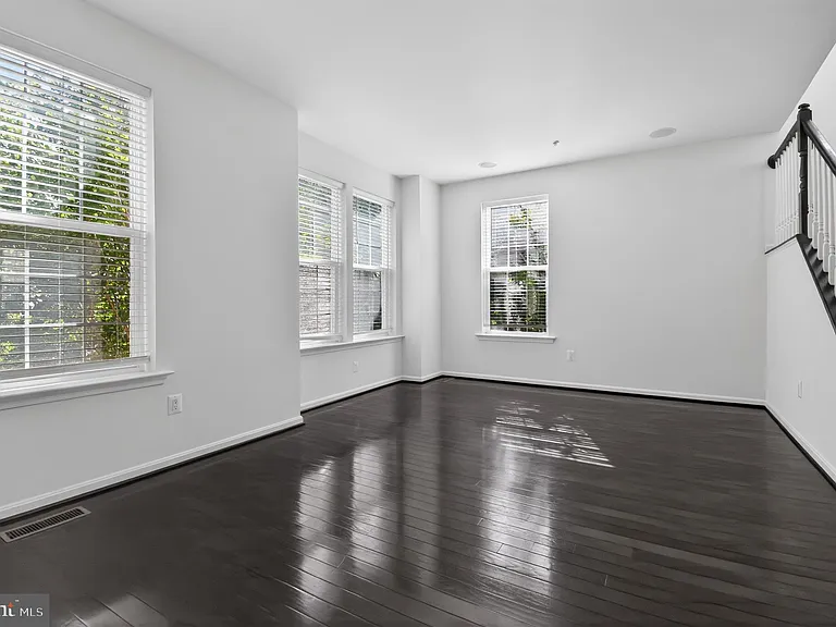 1725 Fernwood Dr — Photo 4
