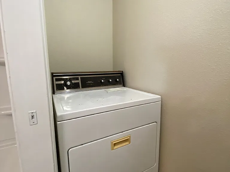 2 bed, 1.0 bath, 900 sqft, $1,195 — Photo 10