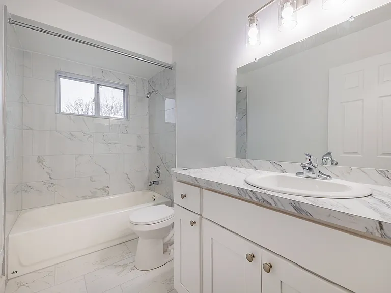 Knollwood Village Apartments — Photo 18