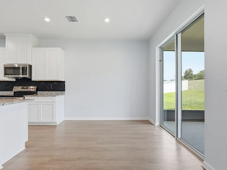 1210 Whispering Ln — Photo 9