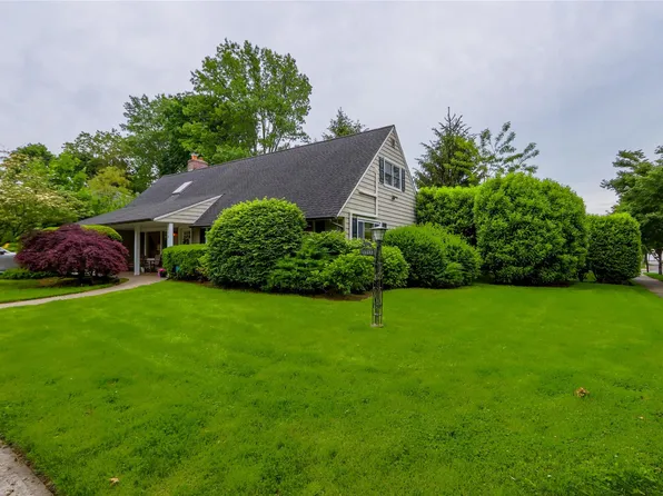 8 4th Place, Garden City, NY 11530