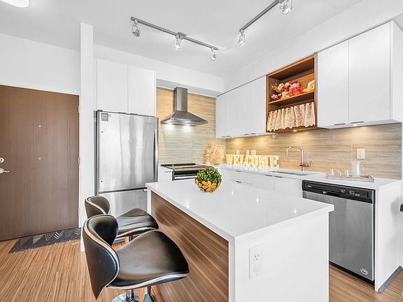 2nd image of 5355 Lane St Penthouse 13