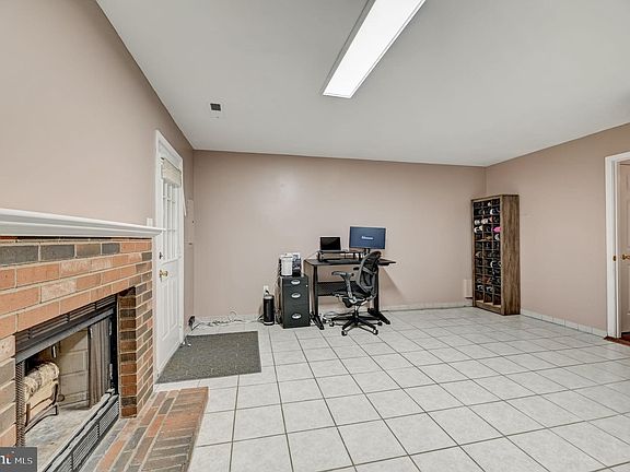 5th image of 2496 Clover Field Cir