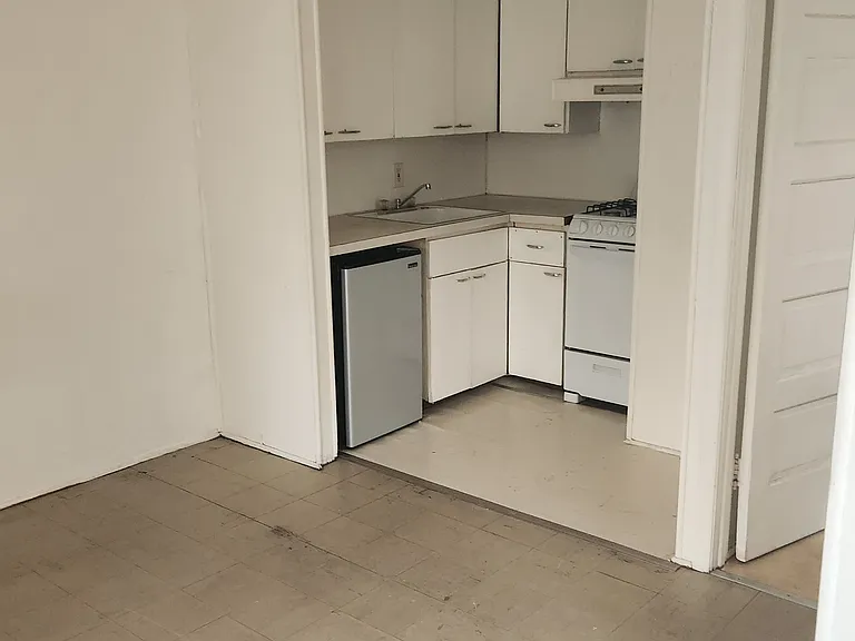 469 Ontario St #1 — Photo 4